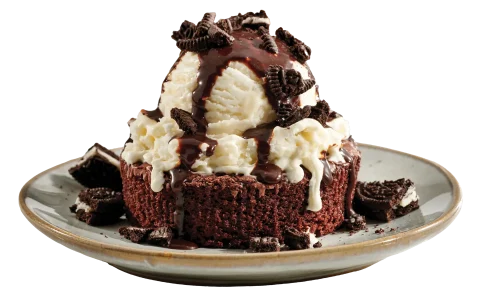 Brownie caliente con helado de vainilla y trozos de Oreo®. Un postre perfecto para compartir en el ambiente familiar de nuestro restaurante 24 horas. ¡Porque siempre hay un motivo para decir: celebremos juntos!