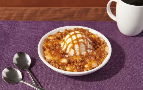 Oven-baked-Caramel-Apple-Pie-Crisp