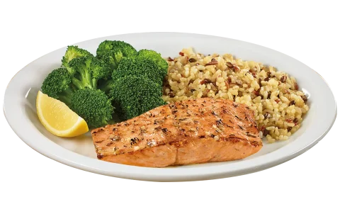 Filete de salmón con hierbas, acompañado de guarniciones frescas. Una opción deliciosa para disfrutar a cualquier hora. ¡Vení y celebremos juntos con una comida especial!