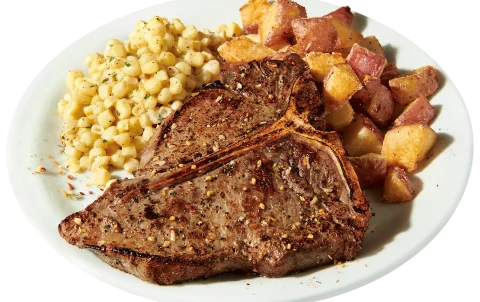 Un jugoso bistec con dos acompañamientos. Disfrutalo en nuestro restaurante 24 horas, donde siempre te recibimos con un ambiente familiar.